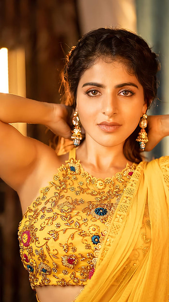 Ishwarya Menon, tamil actress HD phone wallpaper