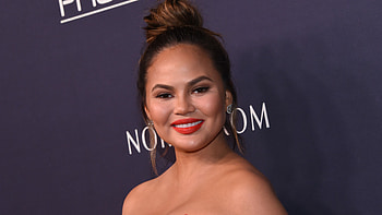 Baby2Baby Gala 2017, Chrissy Teigen HD wallpaper