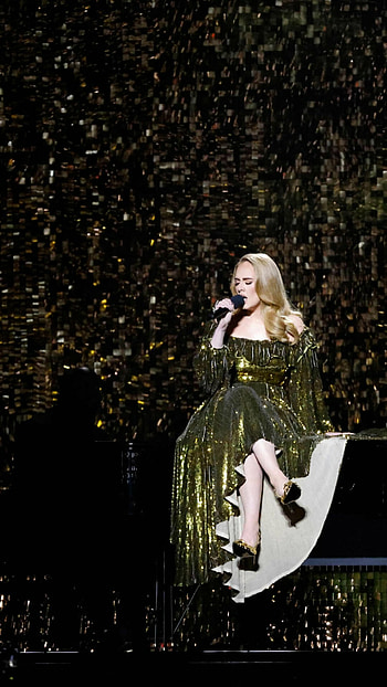Brit Awards 2022, Iconic performances, Memorable musical moments, Stage spectacle HD phone wallpaper