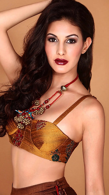 Amyra Dastur, Bollywood Heroine HD phone wallpaper
