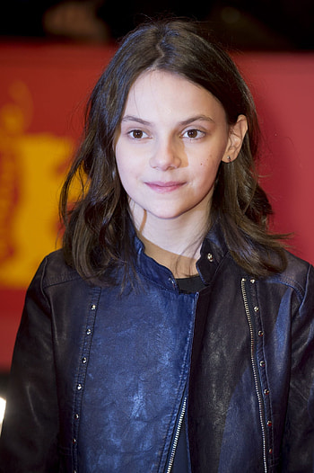 Dafne Keen , Stunning visuals, Cinematic appeal, Iconic HD phone wallpaper