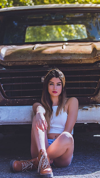 Rusty Truck, Girls and Trucks HD phone wallpaper