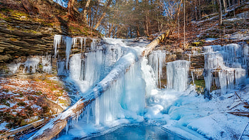 Blue ice grotto, off trail, Northeast Pennsylvania, waterfall, trees, frosty, forest HD wallpaper