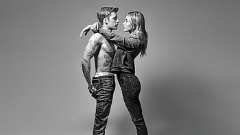 Hailey Bieber And Justin Bieber Calvin Klien, hailey-baldwin, justin-bieber, celebrities, girls, model, monochrome, black-and-white HD wallpaper
