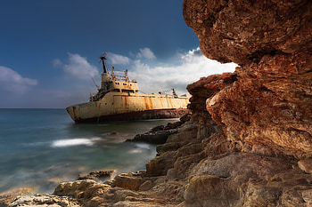 Shipwreck Edro III, Cyprus HD wallpaper