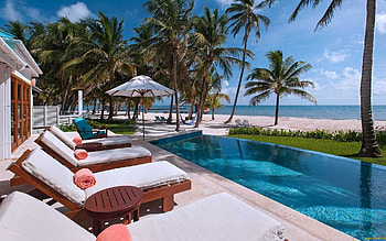 Resort, umbrella, palms, pool, chaises, ocean, terrace HD wallpaper