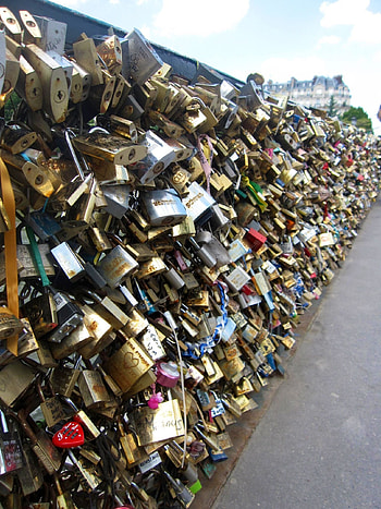 Lover's Bridge, Paris, Romantic bridge, Love locks HD phone wallpaper