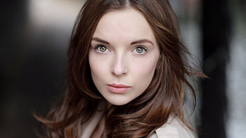 Black Hair Jodie Comer Girl Model Is Standing In Blur Background Wearing White Dress Girls HD wallpaper
