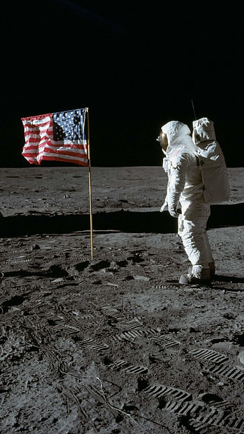 Buzz Aldrin in the moon HD phone wallpaper