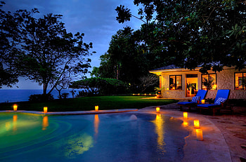 Travelling to bungalows, Spa town, Golden eye, Luxurious poolside escape HD wallpaper