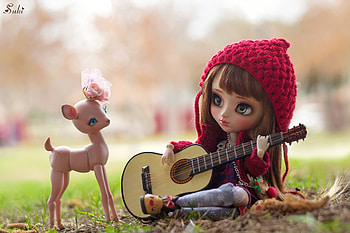 Toy girl with guitar HD wallpaper
