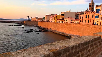 Alghero's old town, Piazza Civica, Flats for rent, Sardinia's charm HD wallpaper