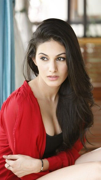 Amyra Dastur, Bollywood Actress HD phone wallpaper