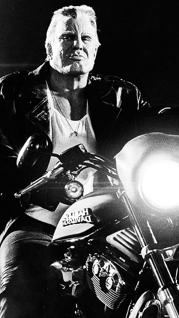Marv as Mickey Rourke, Sin City , 7 Plus, Dark and captivating HD phone wallpaper