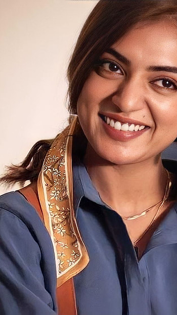 Nazriya fahad, ante sundarakini HD phone wallpaper