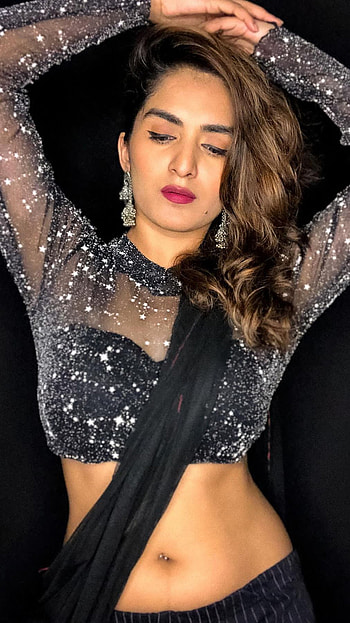 Trishaa kamlakar, model, navel show HD phone wallpaper