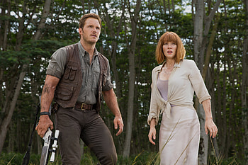 Bryce Dallas Howard And Chris Pratt In Jurassic World Fallen Kingdom, jurassic-world-fallen-kingdom, jurassic-world, 2018-movies, movies, chris-pratt, bryce-dallas-howard HD wallpaper