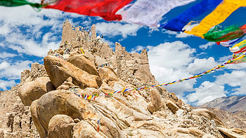 Exclusive features, Travel offers, Hidden gems, Experiential journeys HD wallpaper