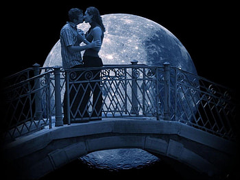 Romantic kiss in the moonlight, night, man, woman, moonlight, moon, love, bridge, kiss, romantic HD wallpaper