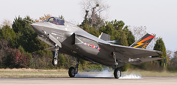 F-35 Joint (Multirole Assult) Strike fighter, prop, f-117, float, eagle, runway, contrail, jet, afterburn, air, sky, mach, ocean, cloud HD wallpaper