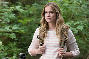 Elizabeth Lail, Broken Panda HD wallpaper