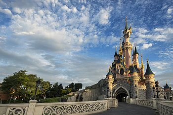 Cinderella Castle at Disneyland Paris - Enchanting, Paris, castle, Cinderella Castle, man made, Walt Disney World HD wallpaper