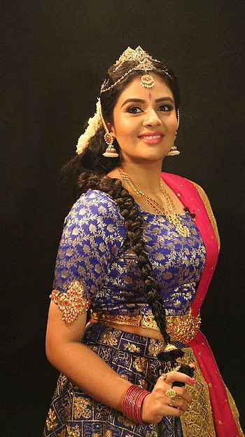 Sreemukhi, telugu actress, anchor, model HD phone wallpaper