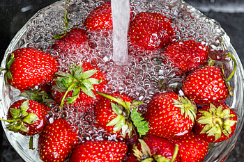 Water, Food, Strawberry, Bubbles, Berry, Fruit HD wallpaper