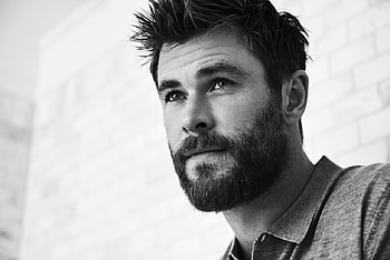 Chris Hemsworth, white, black, man, actor, face, bw HD wallpaper