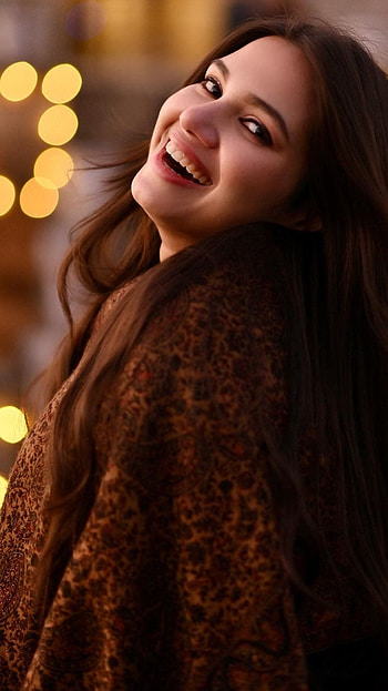 Richa Bharadwaj, singer HD phone wallpaper