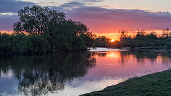 Evening at the river, sky, sunset, trees, colors, clouds, reflections HD wallpaper