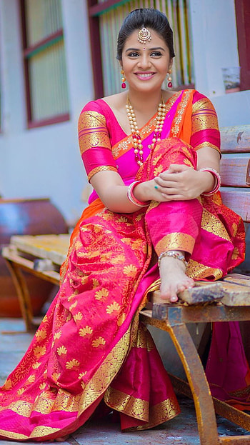 Sreemukhi, telugu actress, saree lover HD phone wallpaper