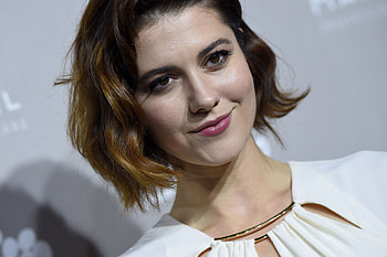 Mary Elizabeth Winstead, Celebrity, Actress, American, Brown Eyes, Brunette, Face, Lipstick, Singer HD wallpaper