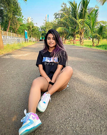 Suhana Khan, sky, street fashion HD phone wallpaper