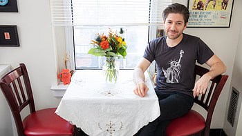Michael Zegen, Mr Maisels memorabilia, New York Times, Show merchandise HD wallpaper