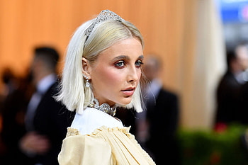 Emma Chamberlain, Anna Wintour, Met Gala tiaras HD wallpaper