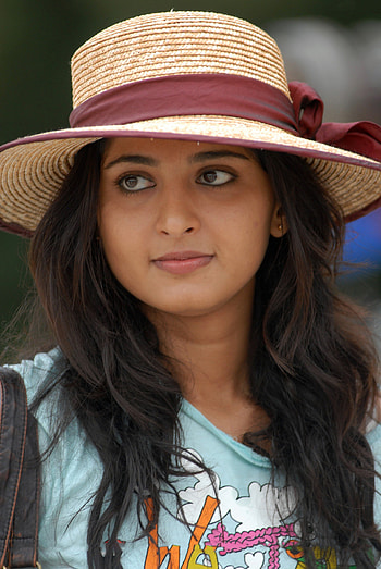 anushka shetty, head, actress, hair, tamil, tollywood, baahubali, telugu HD phone wallpaper