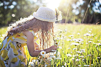 ┅ Flower Girl ┅, long tresses, Crochet hat, Child, flowered dress, Field, Daisies HD wallpaper