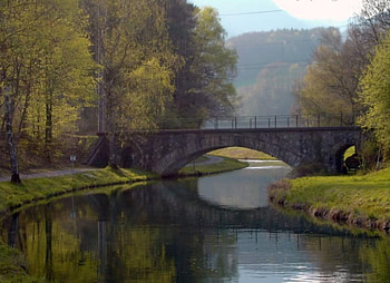 a bridge on lake, bridge, trees, water, lake HD wallpaper