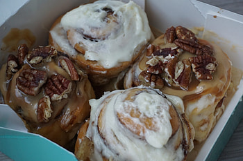 Cinnabon, Guilty pleasure, Food indulgence, Sweet temptation HD wallpaper