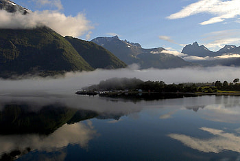 A Foggy Morning in the Mountains, clouds, fog, mountains, lake HD wallpaper