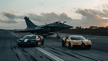 Bugatti Chiron Pair With Fighter Jet, bugatti-chiron, bugatti, cars HD wallpaper