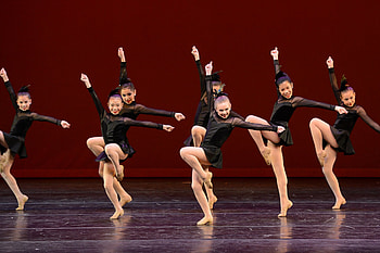 TC Dance Club, Thrilling routines, Energetic choreography, Dynamic performances HD wallpaper