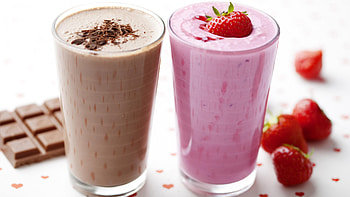 Chocolate and strawberry, Milkshakes HD wallpaper
