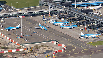 Amsterdam-Schiphol Airport, Stowaway Survival, Plane's Wheel Bay, The New York Times HD wallpaper