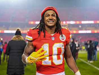 Chiefs Grin: Dreadlocked RB in Red - Football, Football, Kansas City Chiefs, Smile, Dreadlocks HD wallpaper