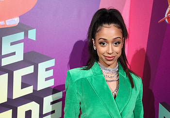 YouTube megastar, Houston native, 16 things to know, Liza Koshy HD wallpaper