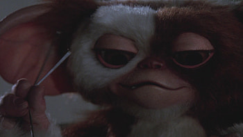 Gremlin Gizmo, Lifesize maquette, Movie collectible, Intricate creature design HD wallpaper