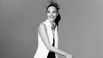 Gal Gadot Smiling Monochrome , gal-gadot, celebrities, girls, monochrome, black-and-white HD wallpaper