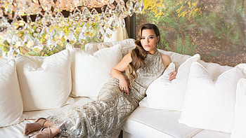 Sarah Jeffery, Girl, Model, Women, White, Couch, Glitter, Dress, Sitting, hoot, Lights, Background Girls HD wallpaper